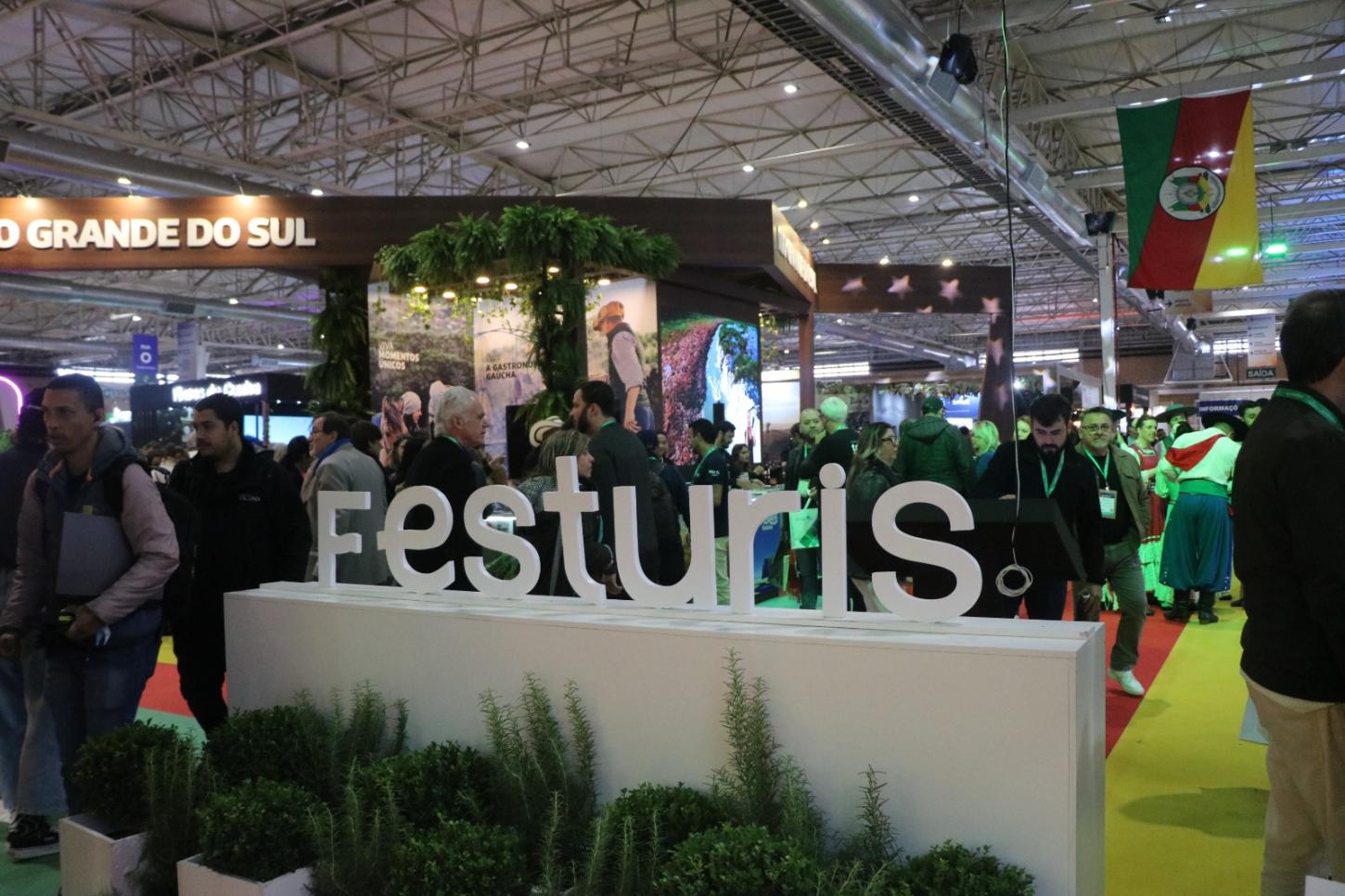 Costa Esmeralda se une en Festuris